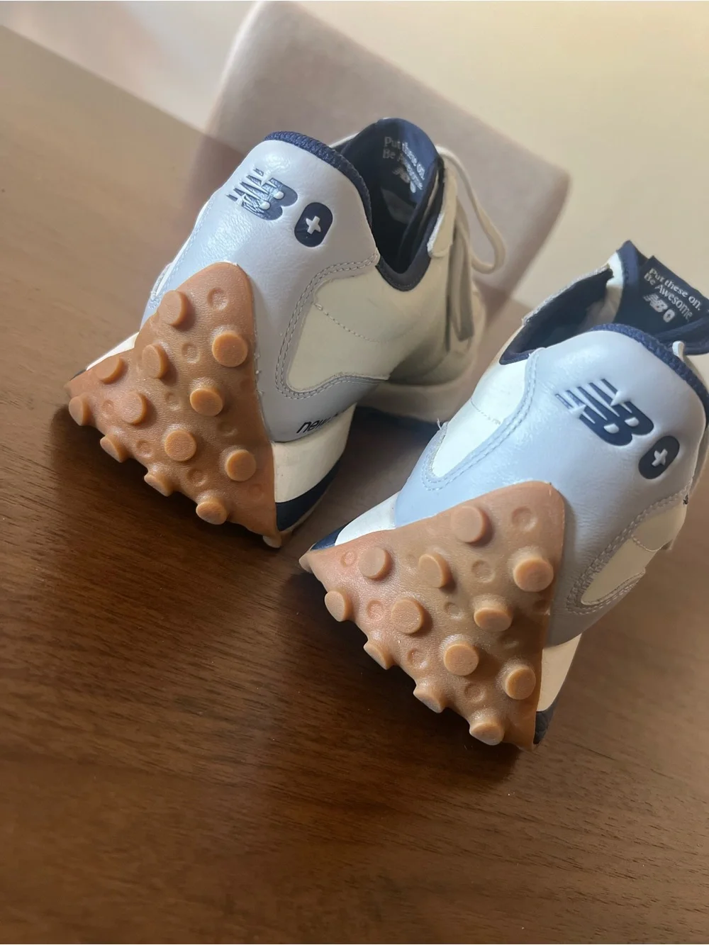 Figs New Balance 327 - Picture 1 of 10